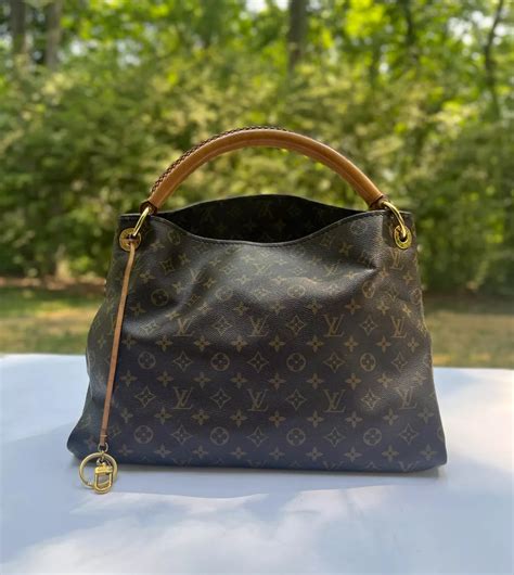 nep louis vuitton|Louis Vuitton monogram empreinte.